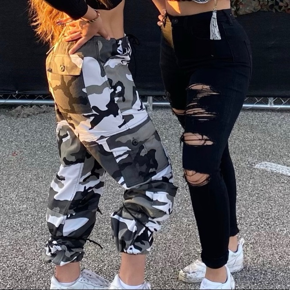 Baggy camo pants